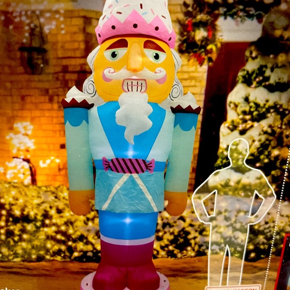 NIB 10 foot Light Up Rare Cupcake CandyLand Pastel Nutcracker Yard Inflatable - Picture 2 of 3